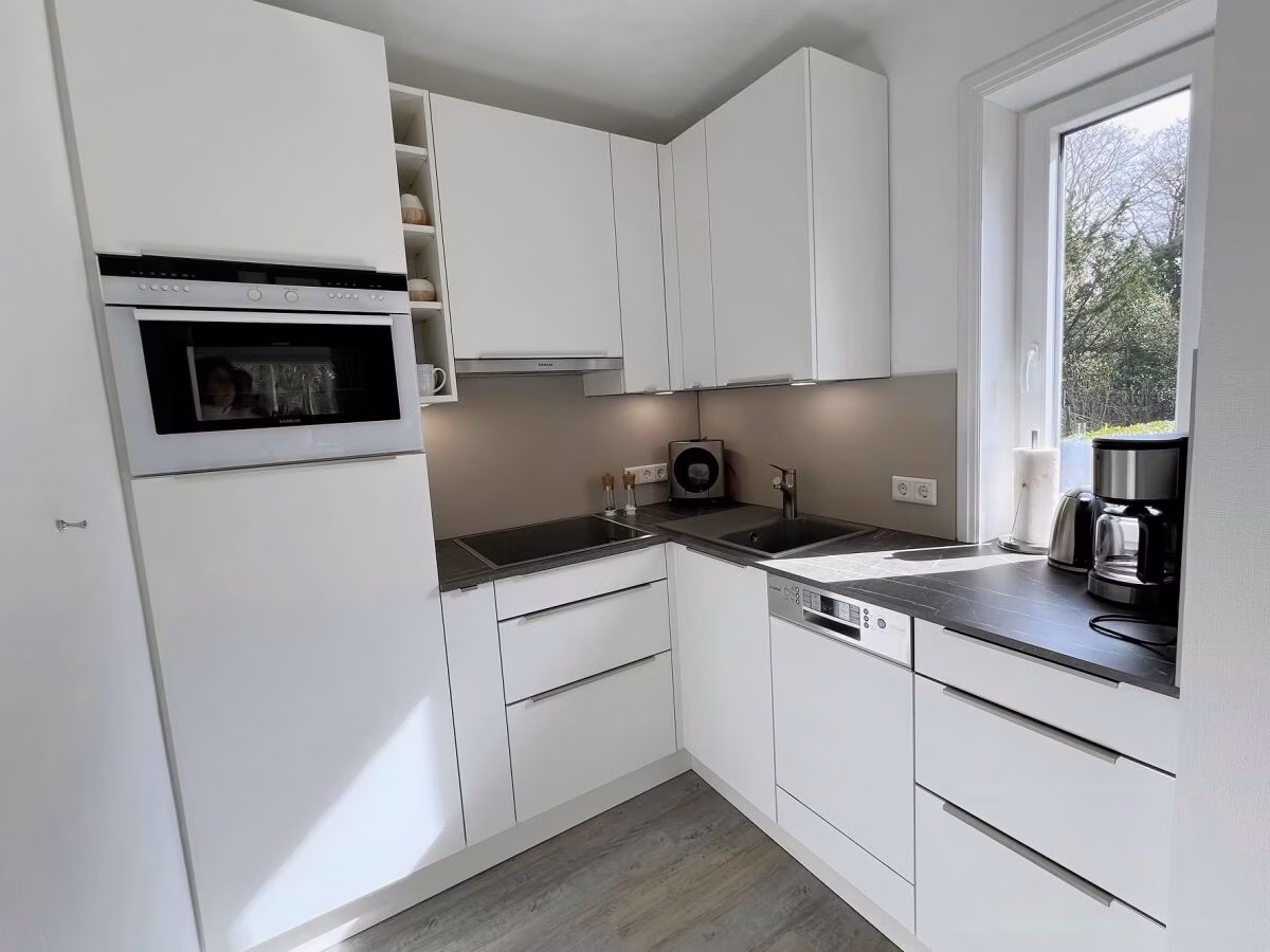 Moderne Küche der Terrassenwohnung in Wyk auf Föhr