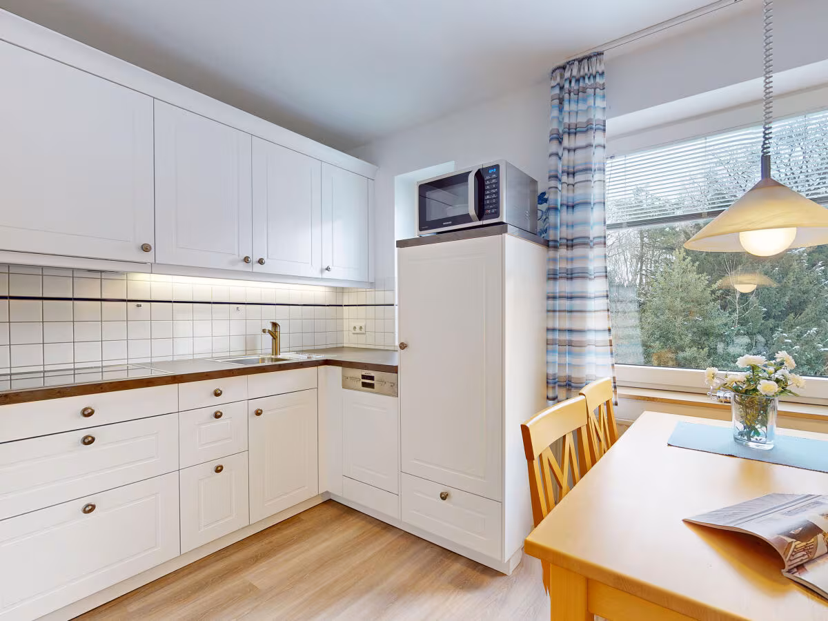 Moderne Küche der Balkonwohnung Whg 13 in Wyk auf Föhr